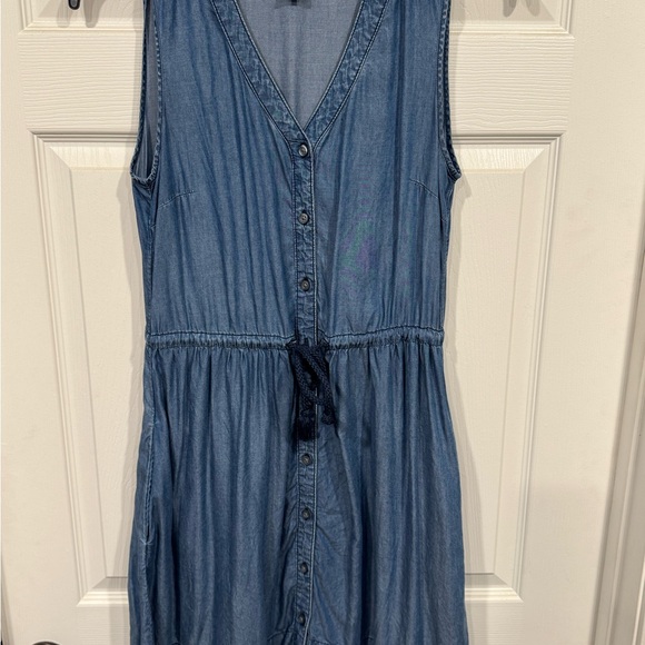 G.H. Bass & Co. Dresses & Skirts - G.H. Bass & Co. Blue Denim Dress.
I’m 5” & it comes to right about my knees.